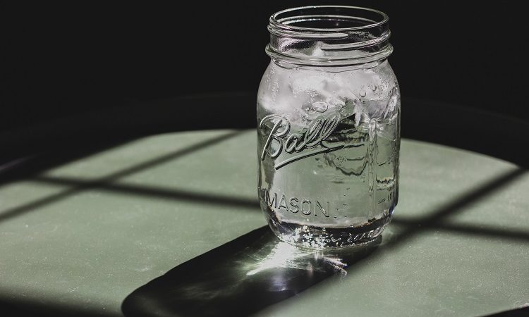 5 Tipps genug Wasser trinken Glas Eis Sommer